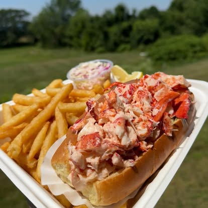 New England lobster roll